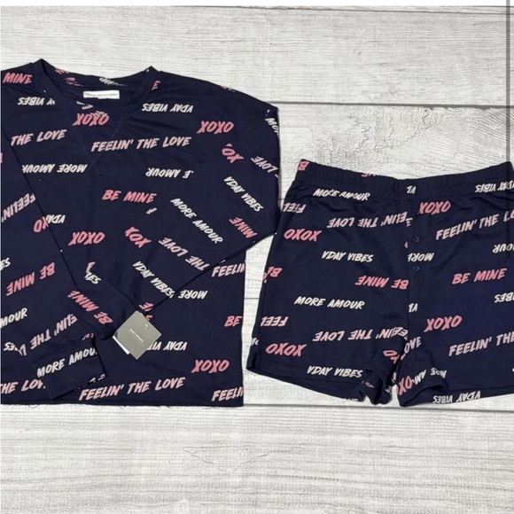 NWT Boxy Cut Sweatshirt & Shorts V-day PJ Set - Picture 4 of 8